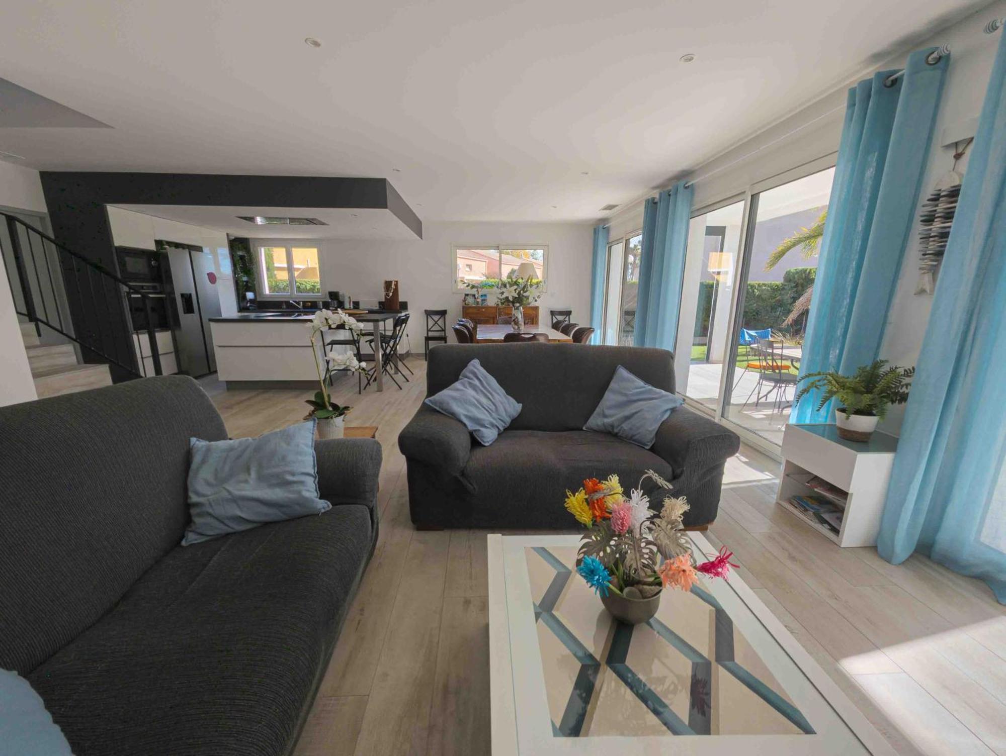 La Villa Vias