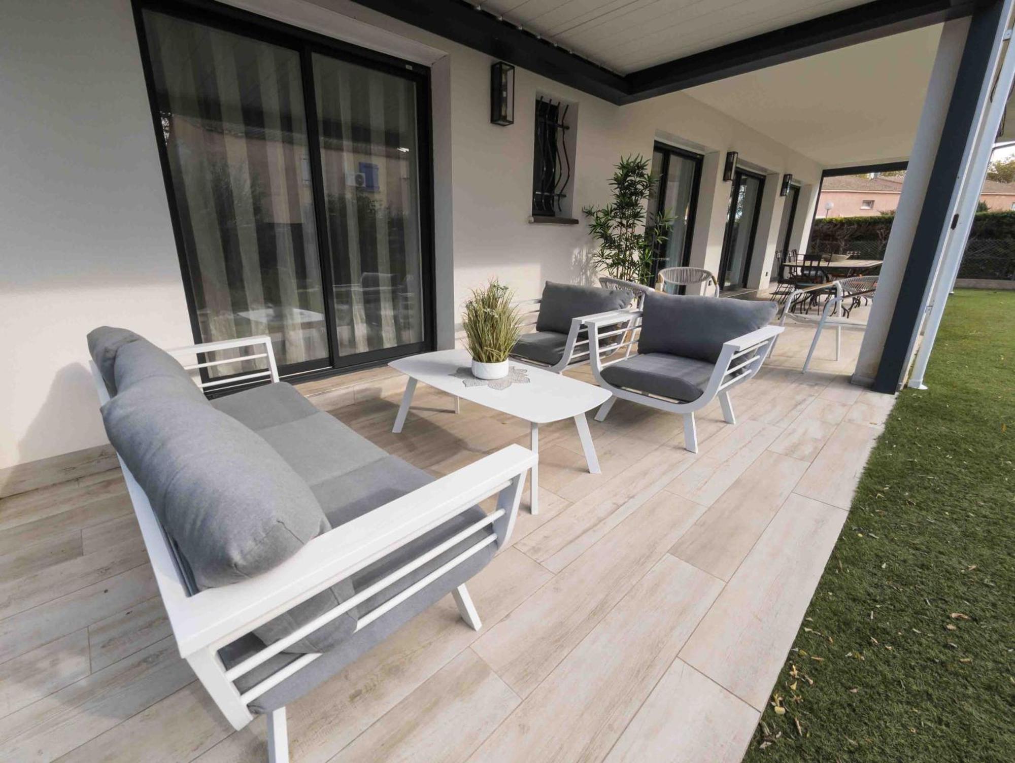La Villa Vias